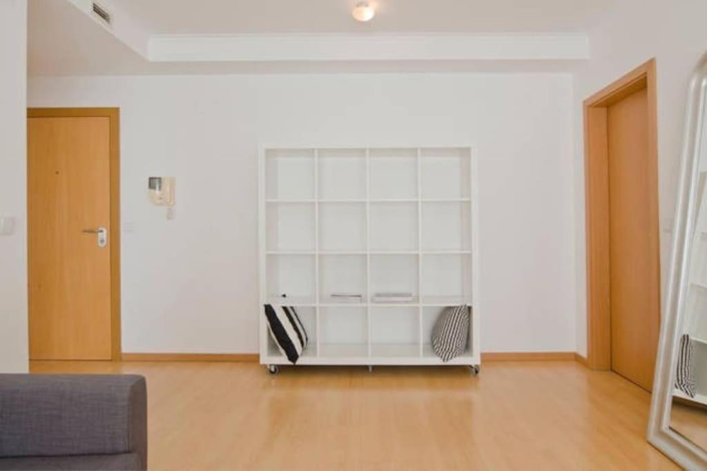New Office - Free Wifi & Parking - Self Check-in - Daikin Airco